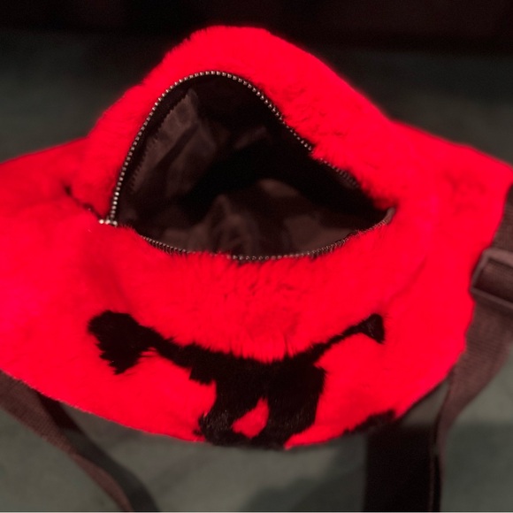 Chic Red Fur Waist Bag - Picture 5 of 5